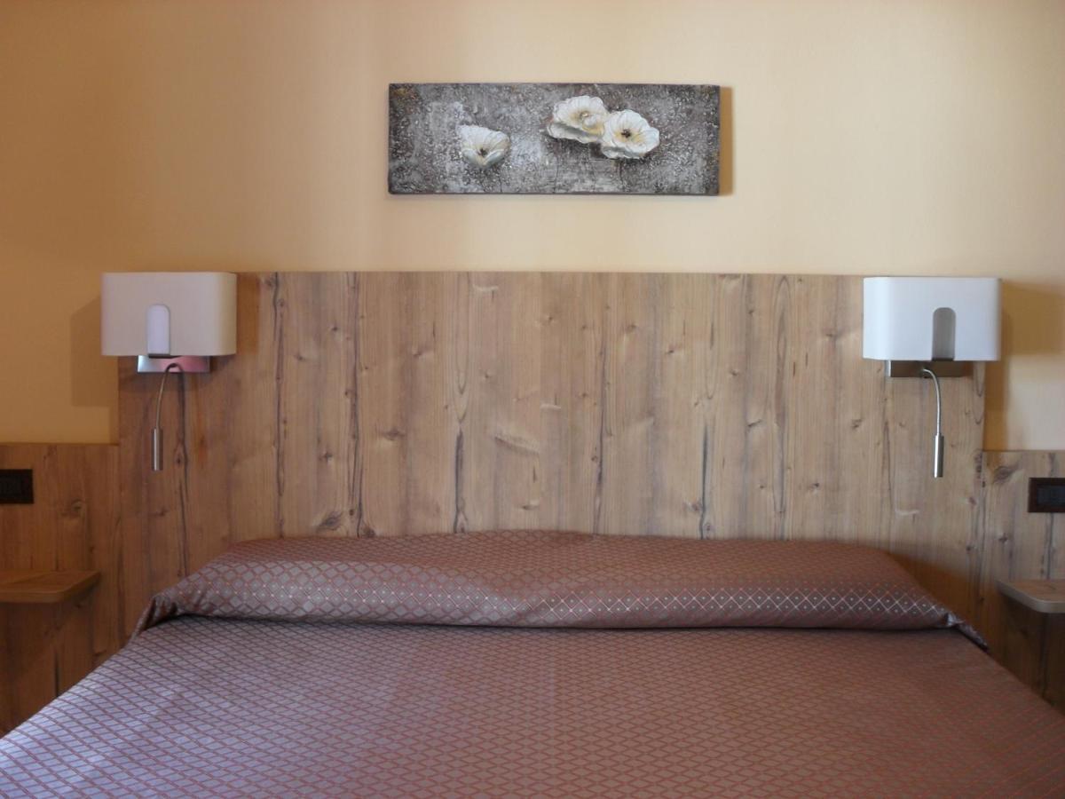 Ristorante Albergo Da Maurizio Cravanzana ภายนอก รูปภาพ