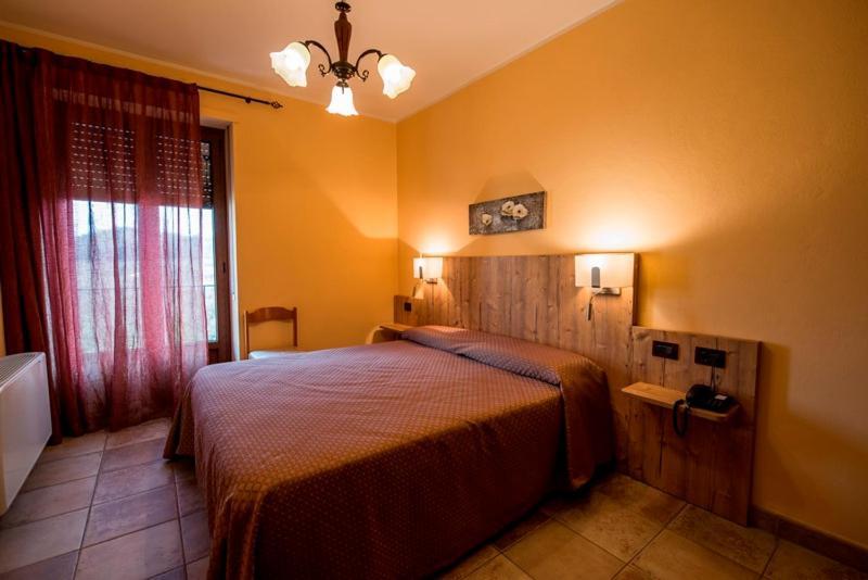 Ristorante Albergo Da Maurizio Cravanzana ภายนอก รูปภาพ