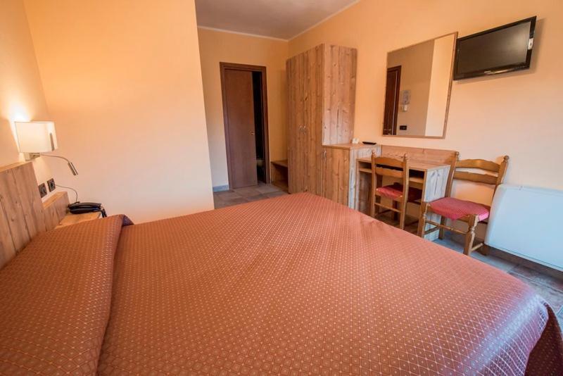 Ristorante Albergo Da Maurizio Cravanzana ภายนอก รูปภาพ