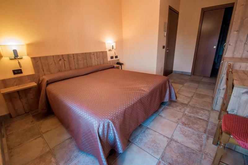 Ristorante Albergo Da Maurizio Cravanzana ภายนอก รูปภาพ