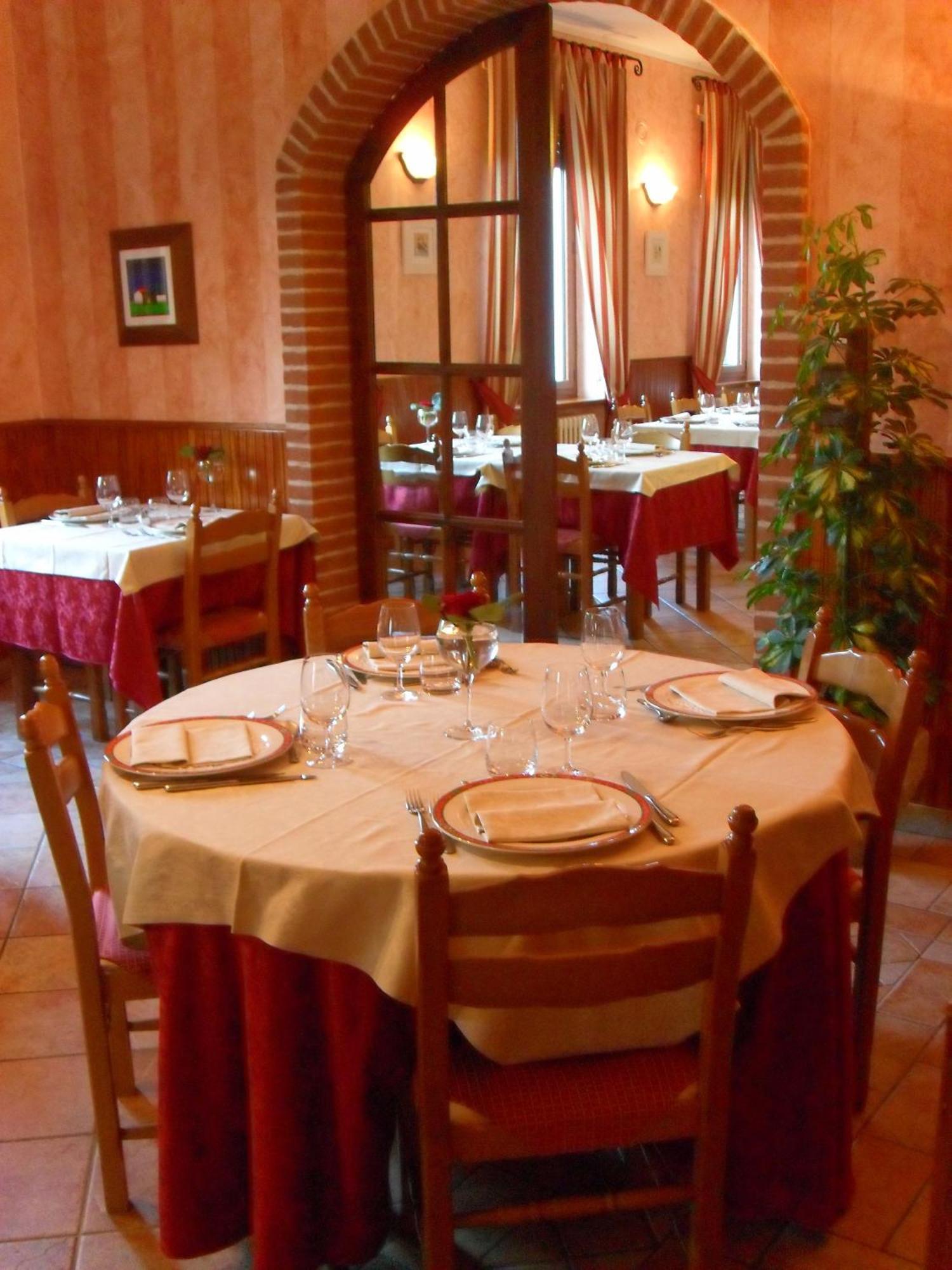 Ristorante Albergo Da Maurizio Cravanzana ภายนอก รูปภาพ