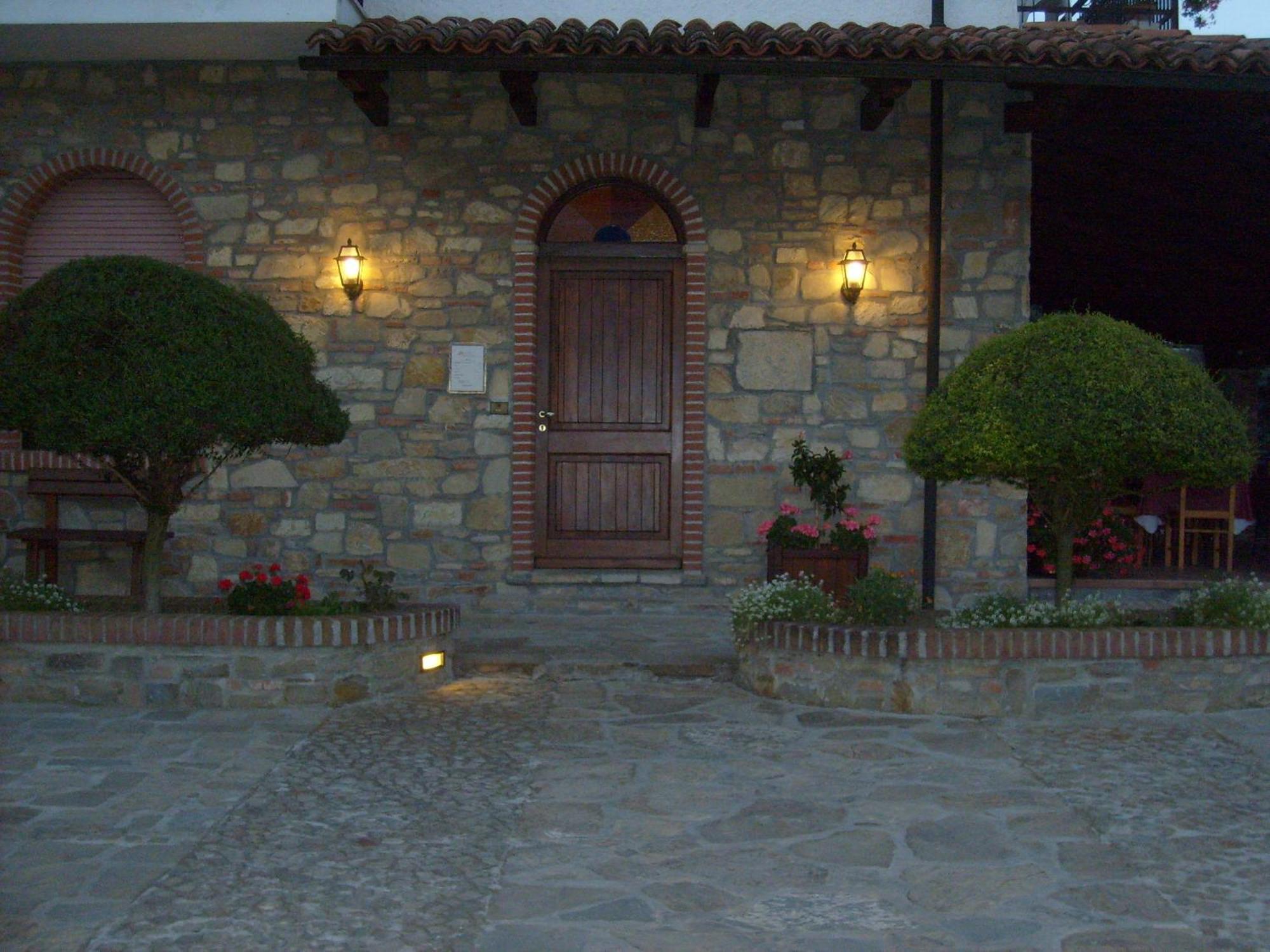 Ristorante Albergo Da Maurizio Cravanzana ภายนอก รูปภาพ