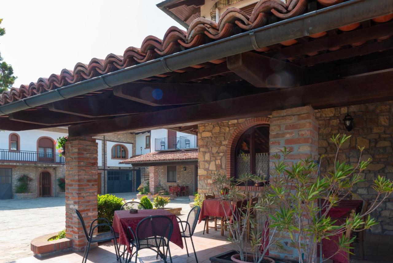 Ristorante Albergo Da Maurizio Cravanzana ภายนอก รูปภาพ